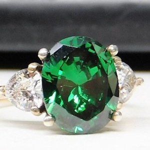 Beautiful Vintage 925 Sterling Silver Emerald and CZ Ring